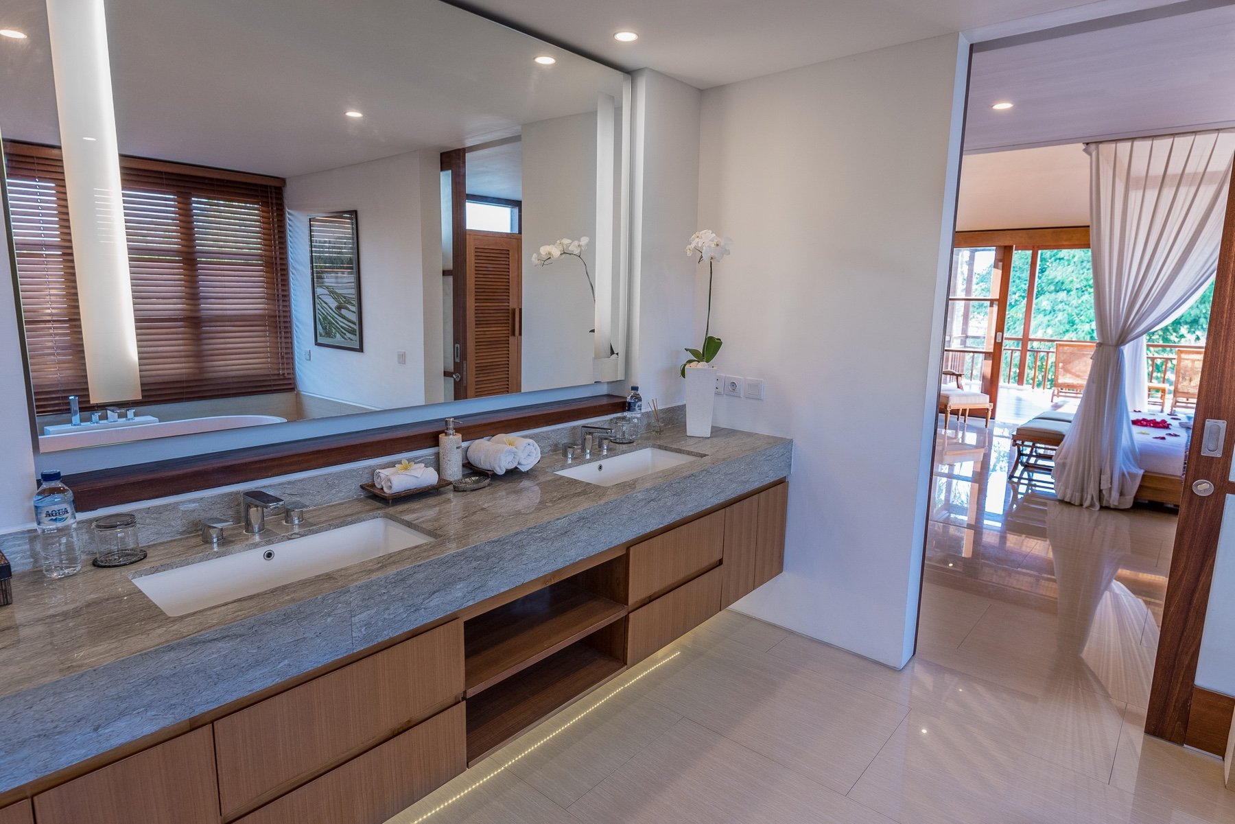 Ensuite bathroom · stone bath
