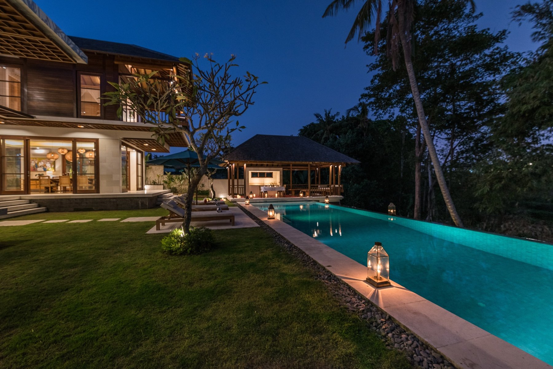 Bale dinner setup with lanterns at night